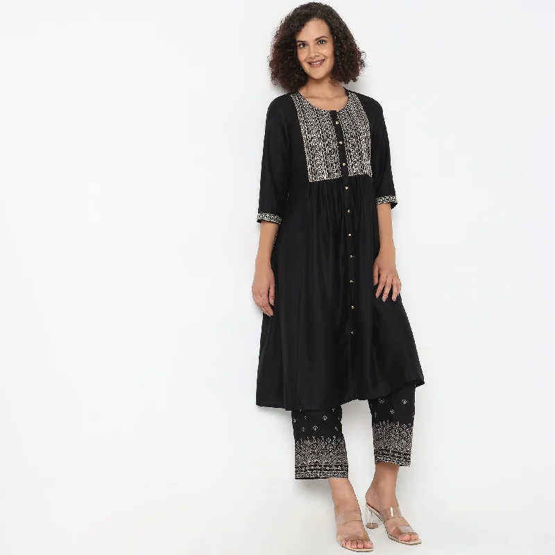 Regular Fit Embroidered Mid Rise Ethnic Pants